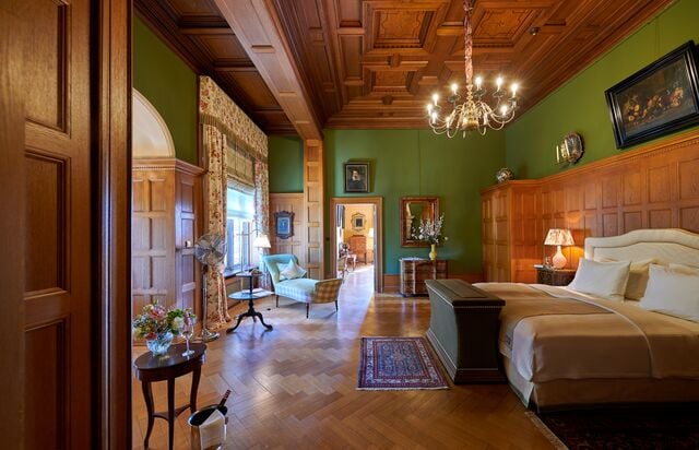 Schlosshotel Kronberg (SHK). Suite114 Schlafzimmer. Castle Royal Suite ©Michael Holz