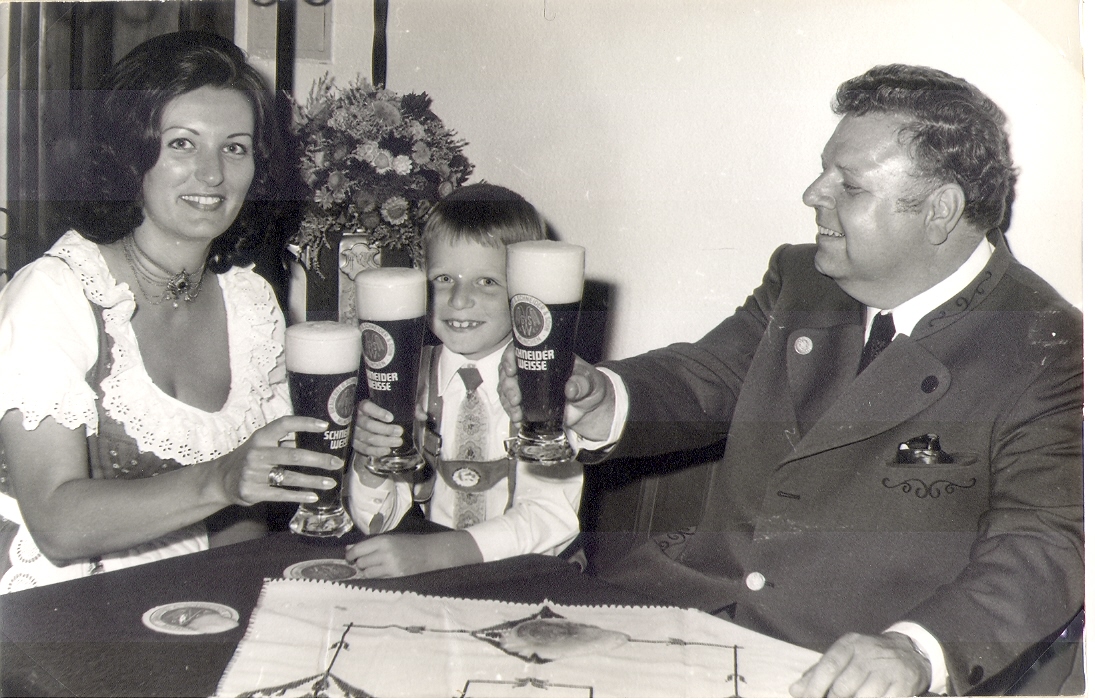 Foto: Margareta Schneider, geb. Büchner, Georg Schneider VI und Georg Schneider V., 1972