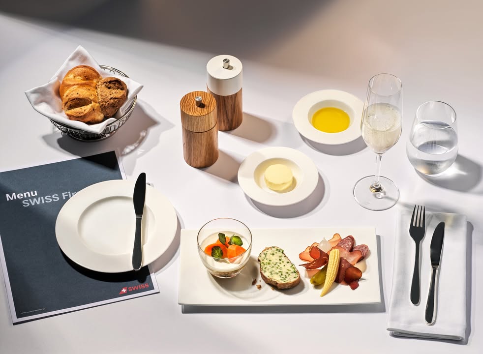 Kempinski Palace Engelberg: SWISS Eisbein-Aspik mit Meerrettichcreme und Butterbrot
Kempinski Palace Engelberg: SWISS Kalbsfilet aus dem Engelberger Tal, Kernser Pilze, Perlzwiebeln und Kartoffelrösti