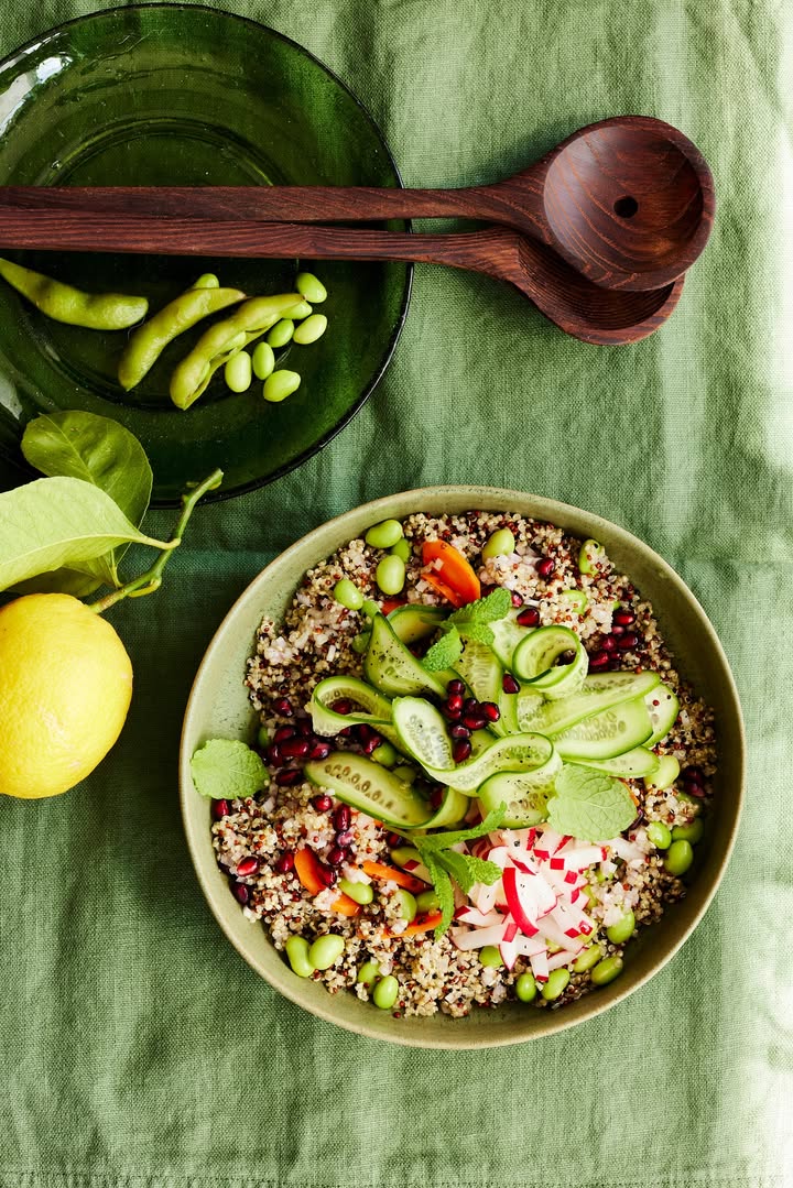 Bunter Quinoa Salat. Foto: © Katrin Winner